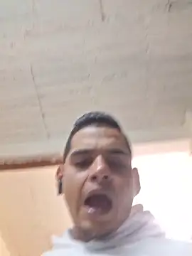 Daiberrubio online show from March 2026 01:00:01 AM