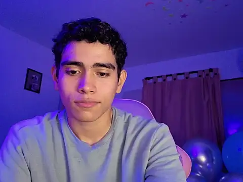 Snapshot of Yamilk101 chatting on June 2026 04:39:01 AM Yamilk101 online show from June 2026 04:39:01 AM
