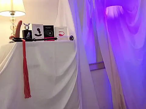 Snapshot of Yamilk101 chatting on November 2025 10:35:02 PM Yamilk101 online show from November 2025 10:35:02 PM