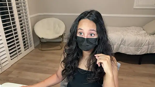 WinnieRin online show from November 2025 04:56:01 AM