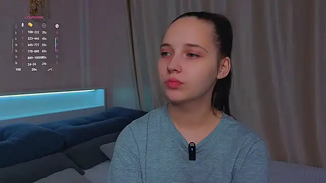 NadiaGnegy online show from November 2025 02:09:01 PM