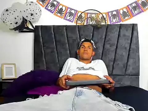 sexy latin cum online show from October 2025 10:34:01 PM