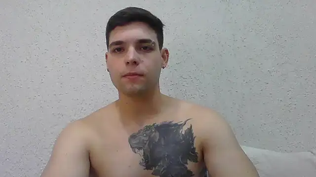 Snapshot of Zure-xxx chatting on July 2026 09:07:02 PM Zure-xxx online show from July 2026 09:07:02 PM