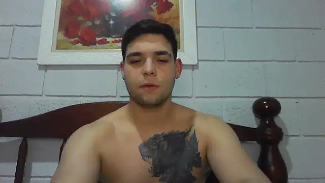 Snapshot of Zure-xxx chatting on July 2026 04:47:02 AM Zure-xxx online show from July 2026 04:47:02 AM