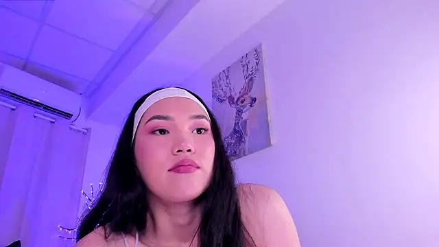 Divine Madeleine online show from April 2026 05:33:02 AM