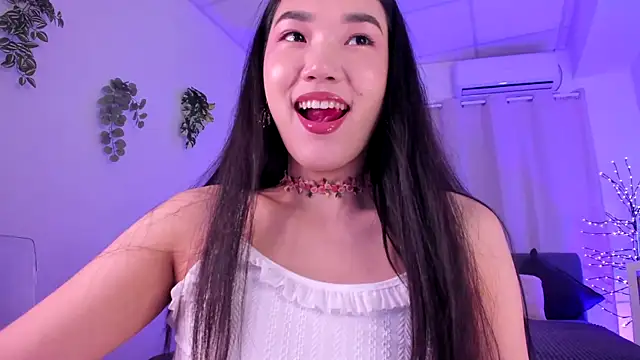 Snapshot of Divine_Madeleine chatting on June 2026 06:00:02 AM Divine Madeleine online show from June 2026 06:00:02 AM