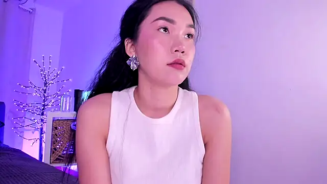 Snapshot of Divine_Madeleine chatting on June 2026 06:08:01 AM Divine Madeleine online show from June 2026 06:08:01 AM