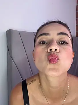 valentina herrrera online show from November 2025 03:59:02 PM