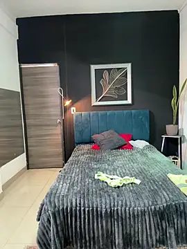 valentina herrrera online show from April 2026 04:12:02 PM