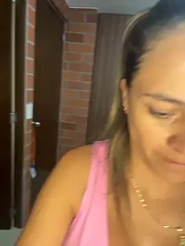 valentina herrrera online show from November 2025 03:54:02 AM