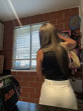 valentina herrrera online show from October 2025 09:22:01 PM