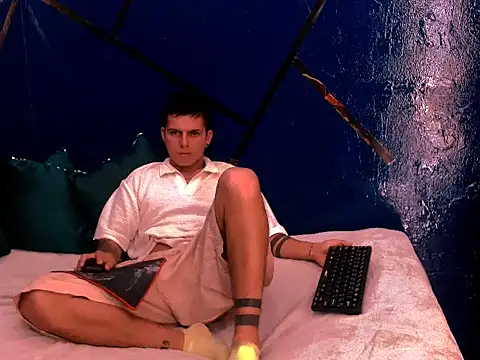 JOHS TYLER online show from October 2025 12:52:01 PM