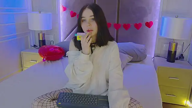 AliceLune online show from February 2026 12:49:02 PM