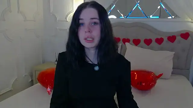 AliceLune online show from February 2026 01:33:02 PM