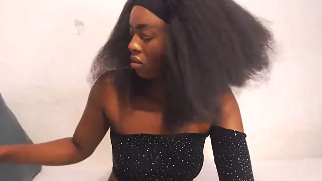 Snapshot of TallEbonyBabe chatting on February 2026 04:32:01 AM TallEbonyBabe online show from February 2026 04:32:01 AM