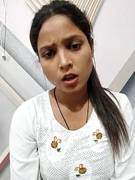 Anshika1431 online show from November 2025 03:17:01 PM