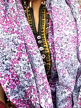 Anshika1431 online show from December 2025 06:52:02 AM