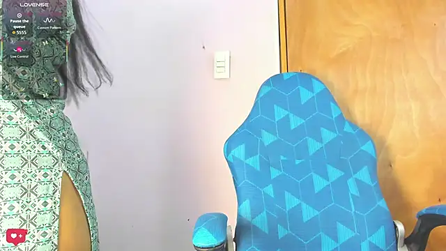 Iniya Parul online show from February 2026 01:57:01 PM