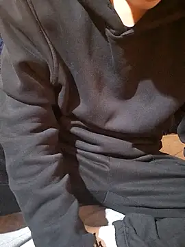 esmermoon online show from February 2026 11:05:02 PM