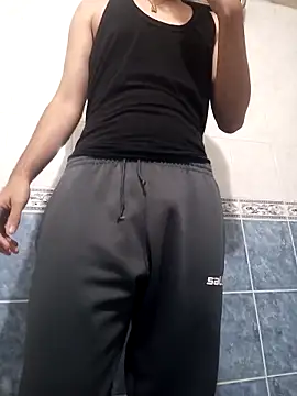 esmermoon online show from March 2026 10:28:02 PM