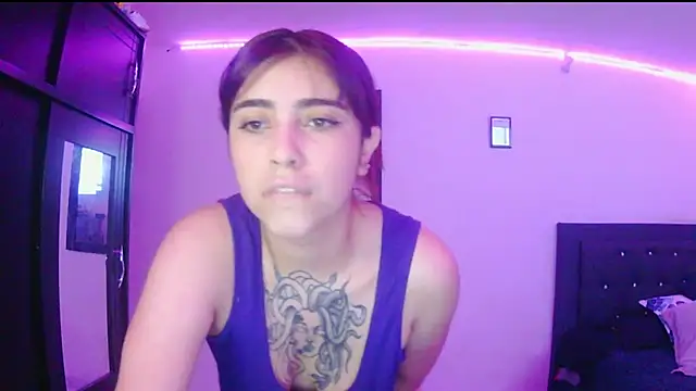 Snapshot of adri_gomez1 chatting on November 2025 05:24:01 PM adri gomez1 online show from November 2025 05:24:01 PM