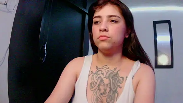 Snapshot of adri_gomez1 chatting on November 2025 06:28:01 AM adri gomez1 online show from November 2025 06:28:01 AM