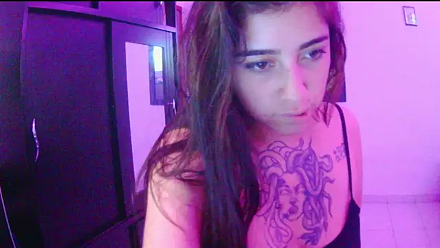 Snapshot of adri_gomez1 chatting on November 2025 08:53:02 PM adri gomez1 online show from November 2025 08:53:02 PM