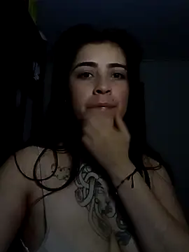 Snapshot of adri_gomez1 chatting on November 2025 08:18:02 AM adri gomez1 online show from November 2025 08:18:02 AM