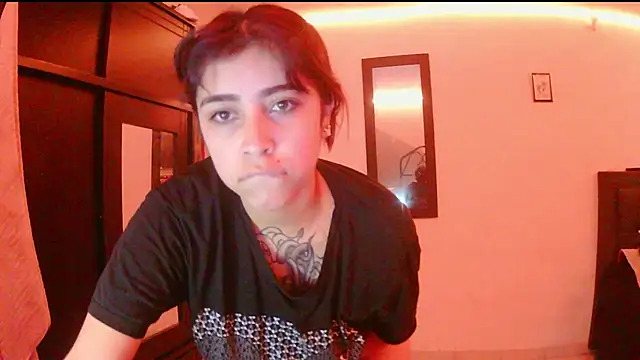 Snapshot of adri_gomez1 chatting on November 2025 10:27:02 AM adri gomez1 online show from November 2025 10:27:02 AM