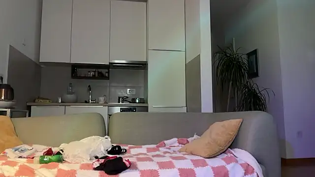 kira yoshika9e online show from April 2026 06:58:01 PM