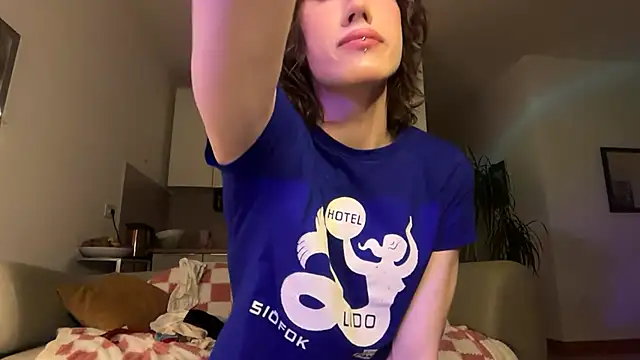 kira yoshika9e online show from April 2026 07:49:01 PM