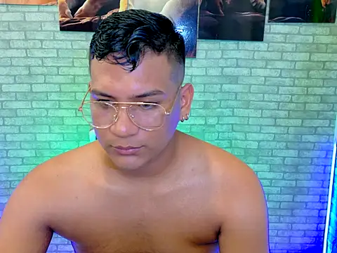 Snapshot of ThomasAxel chatting on November 2025 08:45:01 PM ThomasAxel online show from November 2025 08:45:01 PM