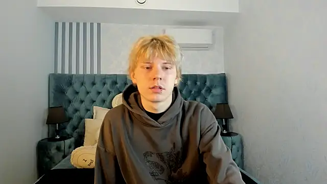 KevinMilky online show from October 2025 02:27:02 PM