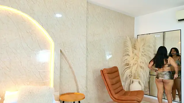 Snapshot of Antonella_Russo1 chatting on April 2026 01:12:01 PM Antonella Russo1 online show from April 2026 01:12:01 PM