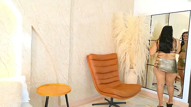 Snapshot of Antonella_Russo1 chatting on February 2026 01:33:02 PM Antonella Russo1 online show from February 2026 01:33:02 PM