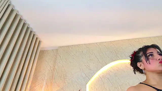 Snapshot of Antonella_Russo1 chatting on April 2026 01:04:02 PM Antonella Russo1 online show from April 2026 01:04:02 PM