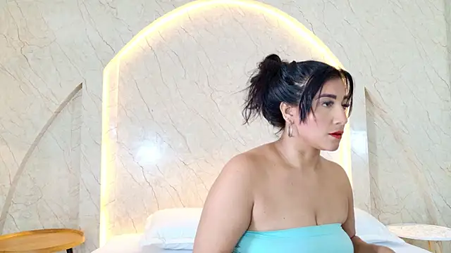Snapshot of Antonella_Russo1 chatting on May 2026 01:09:01 PM Antonella Russo1 online show from May 2026 01:09:01 PM