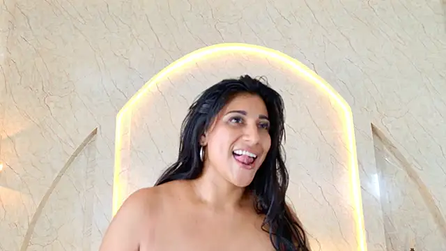 Snapshot of Antonella_Russo1 chatting on May 2026 01:03:02 PM Antonella Russo1 online show from May 2026 01:03:02 PM