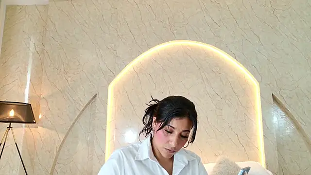 Snapshot of Antonella_Russo1 chatting on April 2026 01:01:02 PM Antonella Russo1 online show from April 2026 01:01:02 PM