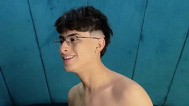 Aaron Eze online show from November 2025 11:31:02 PM