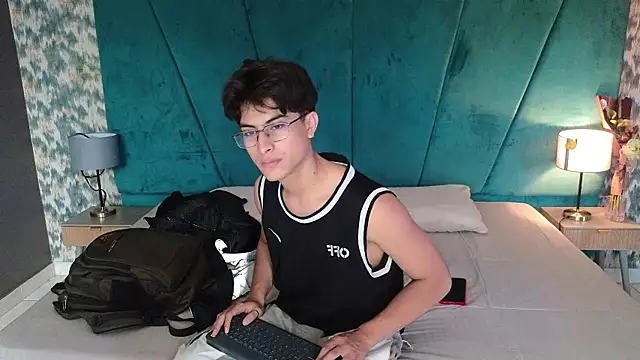 Aaron Eze online show from February 2026 08:31:02 PM