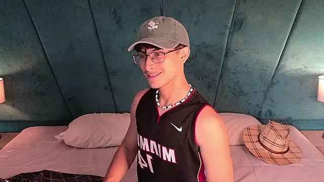 Aaron Eze online show from March 2026 09:16:01 PM