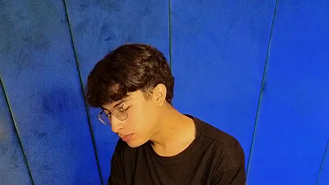 Aaron Eze online show from November 2025 10:14:01 PM