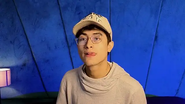 Aaron Eze online show from November 2025 10:46:02 PM