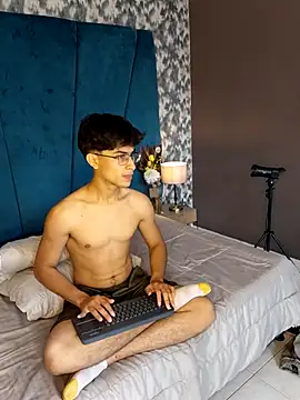 Aaron Eze online show from February 2026 08:40:01 PM