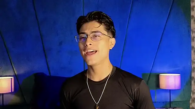 Aaron Eze online show from December 2025 10:11:02 PM