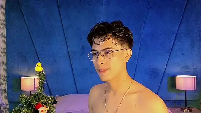 Aaron Eze online show from December 2025 11:48:02 PM