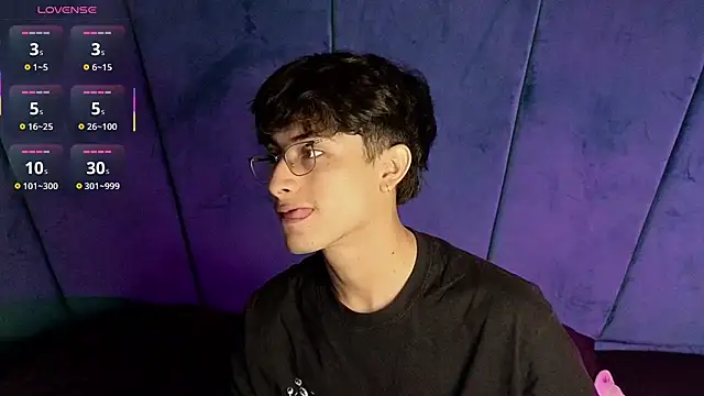 Aaron Eze online show from October 2025 10:20:01 PM