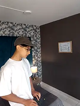 Aaron Eze online show from March 2026 12:20:02 PM