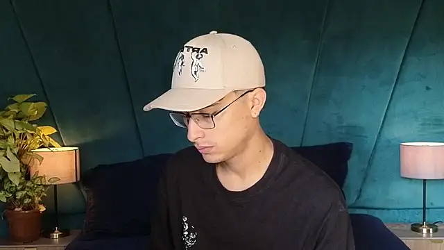 Aaron Eze online show from November 2025 01:12:02 PM